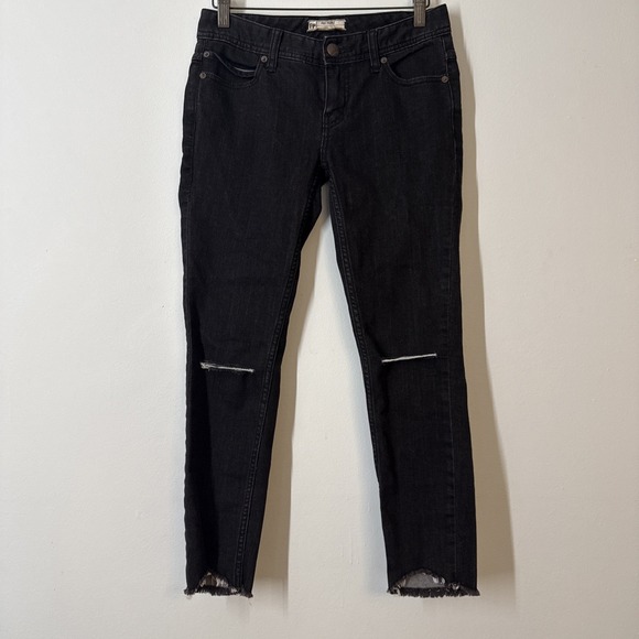 Free People Denim - Free People Black Skinny Jeans 26 Ripped Knee Raw Hem Indie Sleaze‎ Grunge Y2K